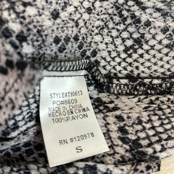 Snakeskin adjustable strap tank top by entro size small - Picture 4 of 4